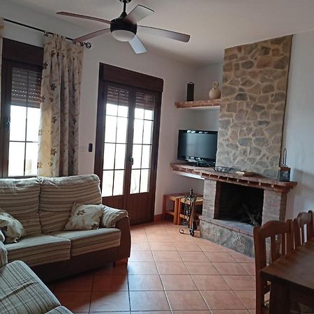 Casa Rural La Fuente Segura de León エクステリア 写真