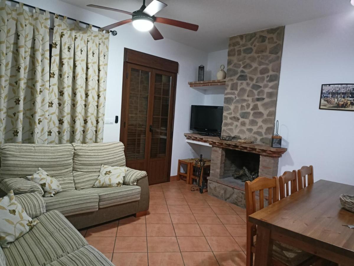 Casa Rural La Fuente Segura de León エクステリア 写真
