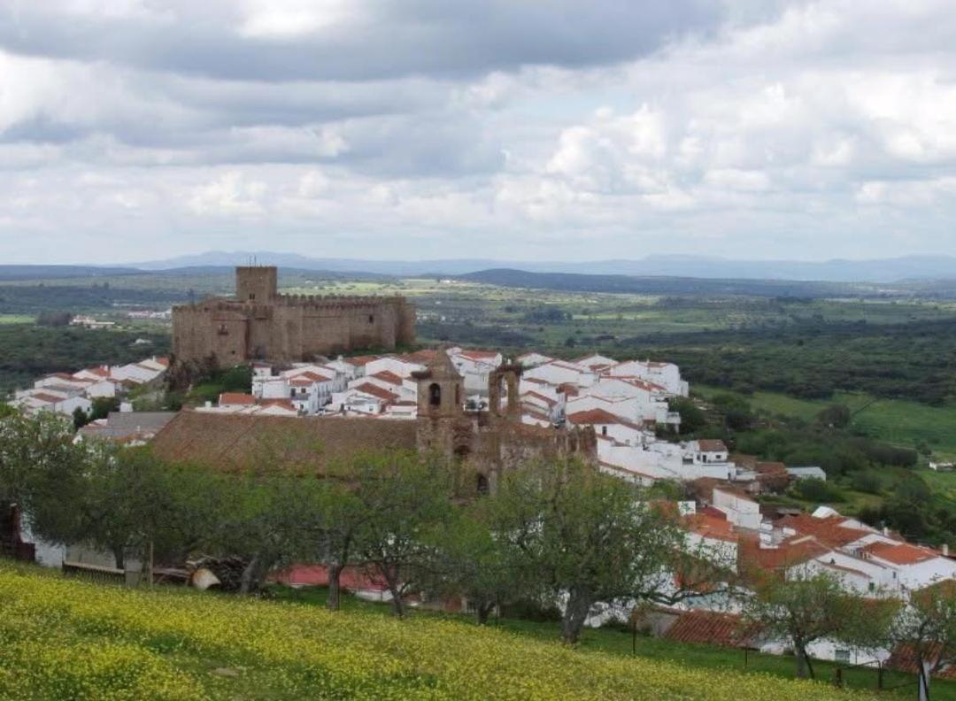 Casa Rural La Fuente Segura de León エクステリア 写真
