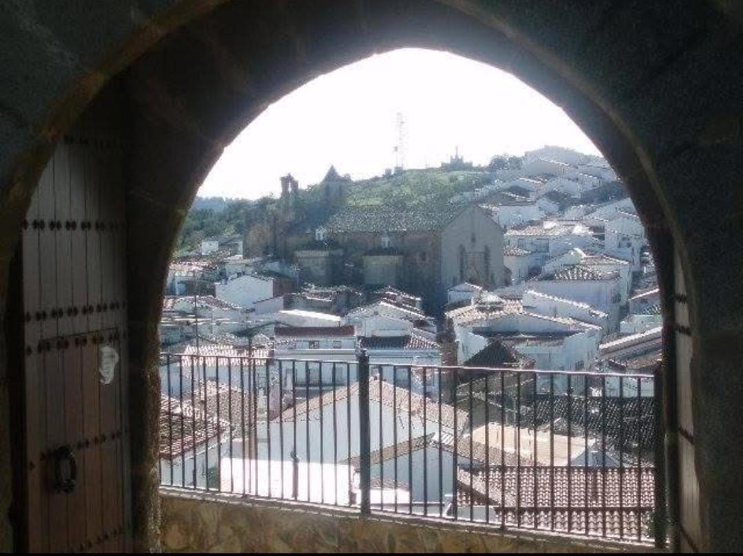 Casa Rural La Fuente Segura de León エクステリア 写真